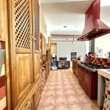 Вилла Spacieuse Avec Piscine Privee A