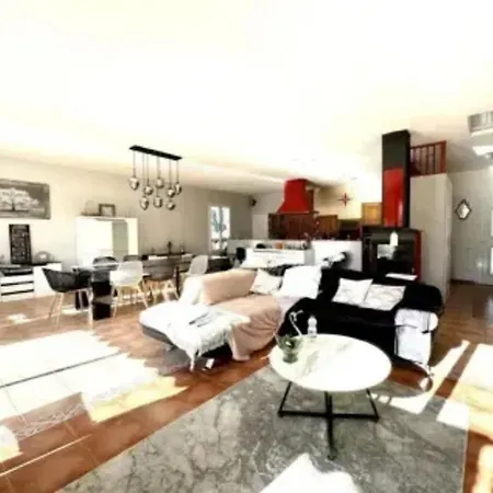 Spacieuse Avec Piscine Privee A