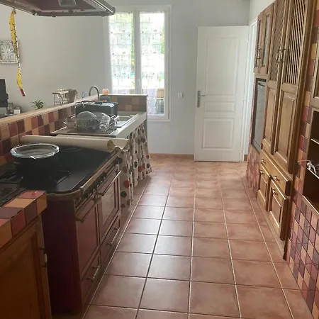 Villa Spacieuse Avec Piscine Privee A