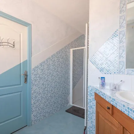 Вилла Spacieuse Avec Piscine Privee A *