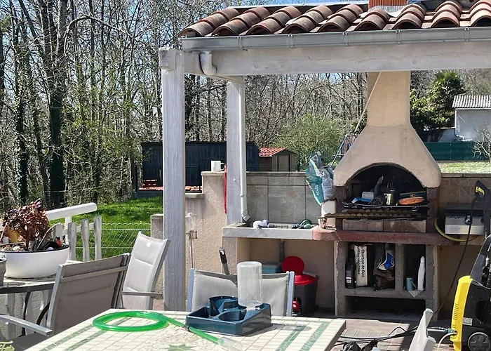 빌라 Spacieuse Avec Piscine Privee A