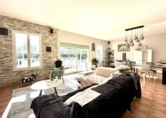 빌라 Spacieuse Avec Piscine Privee A *