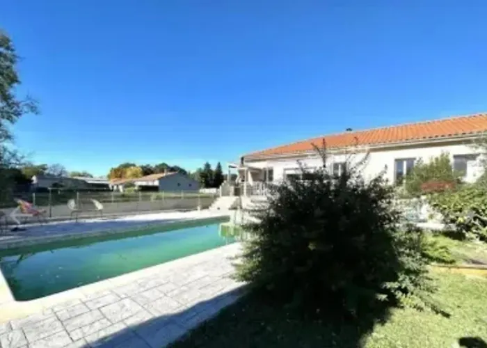 빌라 Spacieuse Avec Piscine Privee A