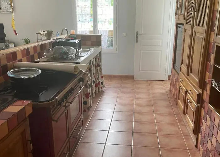 빌라 Spacieuse Avec Piscine Privee A