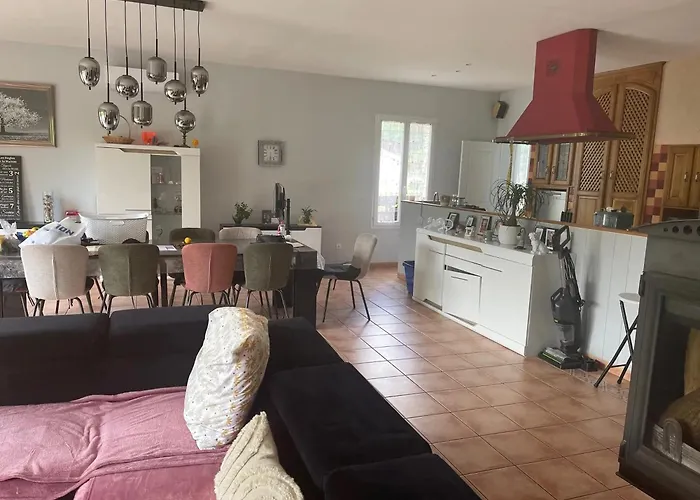 빌라 Spacieuse Avec Piscine Privee A *